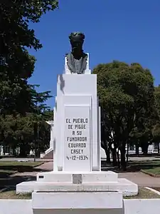 Monument à Eduardo Casey.