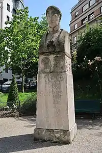 Monument à Pierre de Ronsard (1928), Paris, square Auguste-Mariette-Pacha.