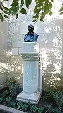 Buste d'Émile Verhaeren dans le square André-Lefèvre.