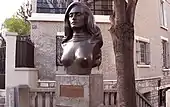 Buste de Dalida sur la place du même nom, à Montmartre.