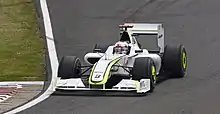 Photo de la BGP 001 de Button roulant à Silverstone