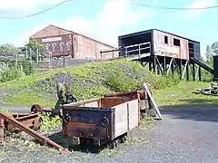 Wagonnet partiellement en bois (Royaume-Uni, anciennes mines de charbon de Summerlee).