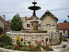 La fontaine de 1846, place de l'Église.