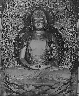 Bouddha Amida. Œuvre de Jōchō, intérieur de la salle du Phénix (hōōdō) (bois doré, hauteur : 2,84 m, 1053).
