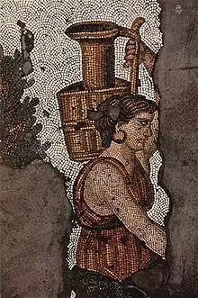 Mosaïque de pavement – Femme portant une cruche (vers Ve siècle)