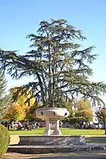 Statue de la fontaine Adeline« Fontaine Adeline à Pierre-Buffière », sur À nos grands hommes,« Fontaine Adeline à Pierre-Buffière », sur e-monumen