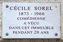 No 7 : plaque commémorative pour Cécile Sorel.