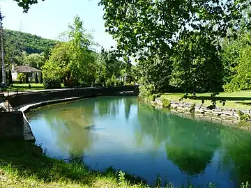 Le Céou au niveau du bourg de Daglan.