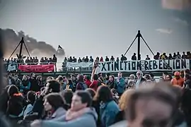 Cérémonie d'ouverture de la « Rébellion Internationale » d'octobre, à Paris (France).