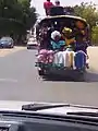 Taxi-brousse lors d'un mariage à Diourbel, Sénégal.