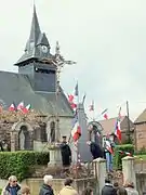 L'église Saint-Martin et le monument aux morts