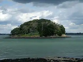 Côte Sud-Est de l'île de Hent Tenn vue de la pointe de la Palisse sur la presqu'île de Rhuys