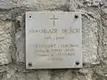 La plaque commémorant la libération par John Blair Beach en 1944.