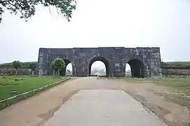 La citadelle de la dynastie Hô (Thanh Hóa).