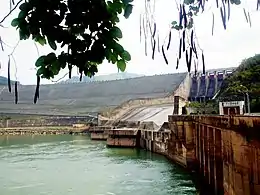 Évacuateur de crue du barrage de Hòa Bình, 2010.