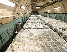 palettes dans la cabine d'un C-5.