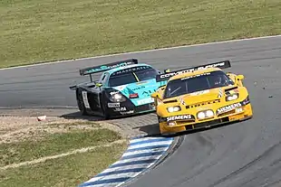 Corvette C5-R et Maserati MC12 de 2005.