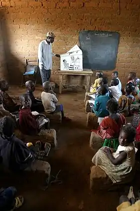 Une salle de classe à Sam-Ouandja (2007)