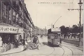 Vue d'une motrice (série 1 à 175) , quai de Bourgogne.