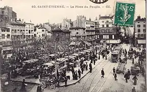 Tramway sur l'évitement de la Place du Peuple, un jour de marché vers 1912.