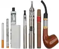 Différents types de cigarettes électroniques (2015). Remarquez la pipe électronique à droite.