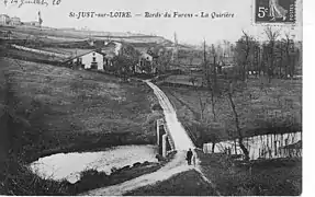 Saint Just-sur-Loire, pont ancien sur le Furens à La Quérillère (arrivant en bas à gauche longeant le Furens, la voie ferrée franchissait le pont puis, au-devant des maisons au loin, obliquait à droite vers Andrézieux).