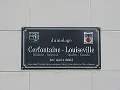 La plaque commémorative du jumelage avec Louiseville.