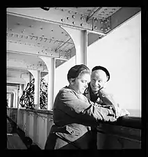 Therese Giehse et Magnus Henning (de) sur un navire allant aux USA en 1936. Photo de Annemarie Schwarzenbach