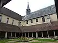 Cloître du couvent Saint-François (du côté de la chapelle).