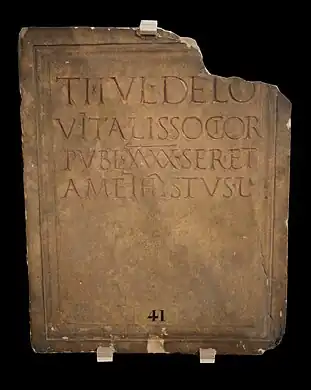 Tablette mentionnant Vitalis, un esclave de la société de l'impôt du quarantième des Gaules, trouvée à Lyon en 1864. CIL XIII 1819.