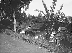 Village dans le district de Leles (1933).