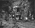 Tunnel d'entrée de la mine d'Ombilin vers 1900