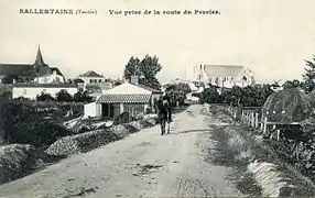 Entrée du village, route du Perrier.