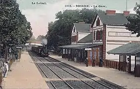 Gare et train de marchandises.