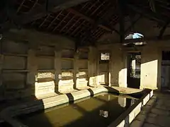 L'intérieur du lavoir.