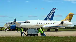 CS100 FTV-1 et l'avion de poursuite.