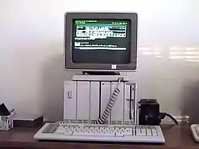 Un ordinateur Burroughs B25 exécutant CTOS