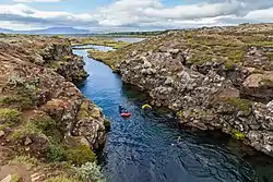 Vue de la Silfrugjá avec le Þingvallavatn au dernier plan.