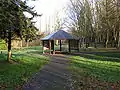 La cabane d'information de l'arborétum.