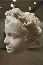 Tête d'enfant, présente sur le forum romain.