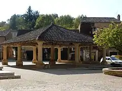 La halle de Cadouin.