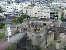 Château de Caen, barbacane de la porte Saint-Pierre.