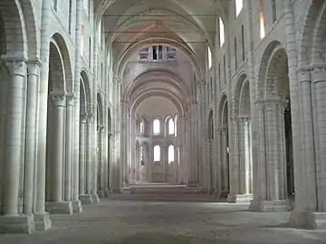 La nef vue de l'entrée.