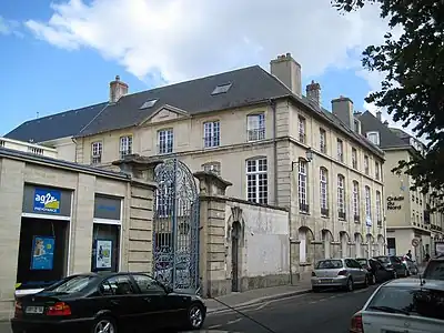 Portail sur la rue Jean-Eudes avant sa restauration en 2017