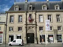 Façade reconstruite de l'hôtel d'Escoville