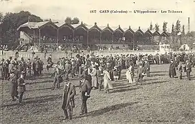 Anciennes tribunes de l'hippodrome de la Prairie.