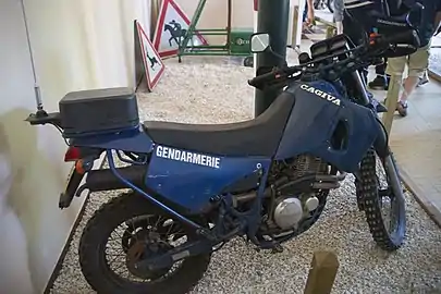 Cagiva T4 de la gendarmerie exposée au musée de l'école de Fontainebleau.