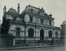 Ancienne photographie du siège de la Caisse d'Épargne de Tours.