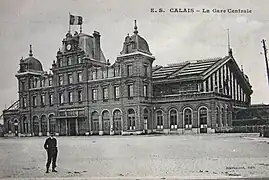 La façade de l'un des deux bâtiments voyageurs.