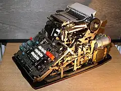Olivetti Divisumma 24 (« 4 opérations » imprimante électrique) (le capot est enlevé pour montrer la mécanique.), 1964.